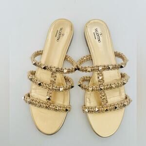 Valentino Garavani Gold Raffia Rockstud Caged Flat slide sandals EU 38